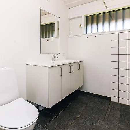 5 Person In Nyaraló *